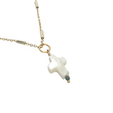 Collier doré croix en nacre blanche et petite tourmaline 42 cm