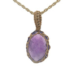 Collier doré Johri Bazaar améthyste et fil doré 42 cm