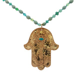 Collier doré main de Fatma gravée avec turquoise et perles vertes 75 cm