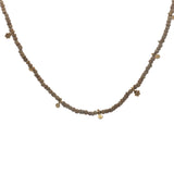 Collier doré perles en bois beige, pampilles rondes et en forme de fleur 75 cm
