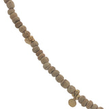 Collier doré perles en bois beige, pampilles rondes et en forme de fleur 75 cm