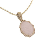 Collier doré Johri bazaar quartz rose et fil doré 42 cm