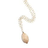 Collier doré coquillage beige moucheté 42 cm