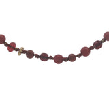 Collier doré perles rouges, couronnes dorées et noeuds rouges 64 cm