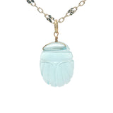 Collier doré scarabée taillé dans de l'apatite 42 cm