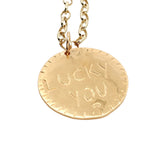 Collier doré médaille avec feuilles et lucky you 42 cm
