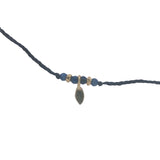 Collier doré fil bleu marine lapis lazuli, pampilles et perles dorées 60 cm