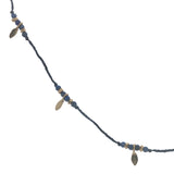 Collier doré fil bleu marine lapis lazuli, pampilles et perles dorées 60 cm