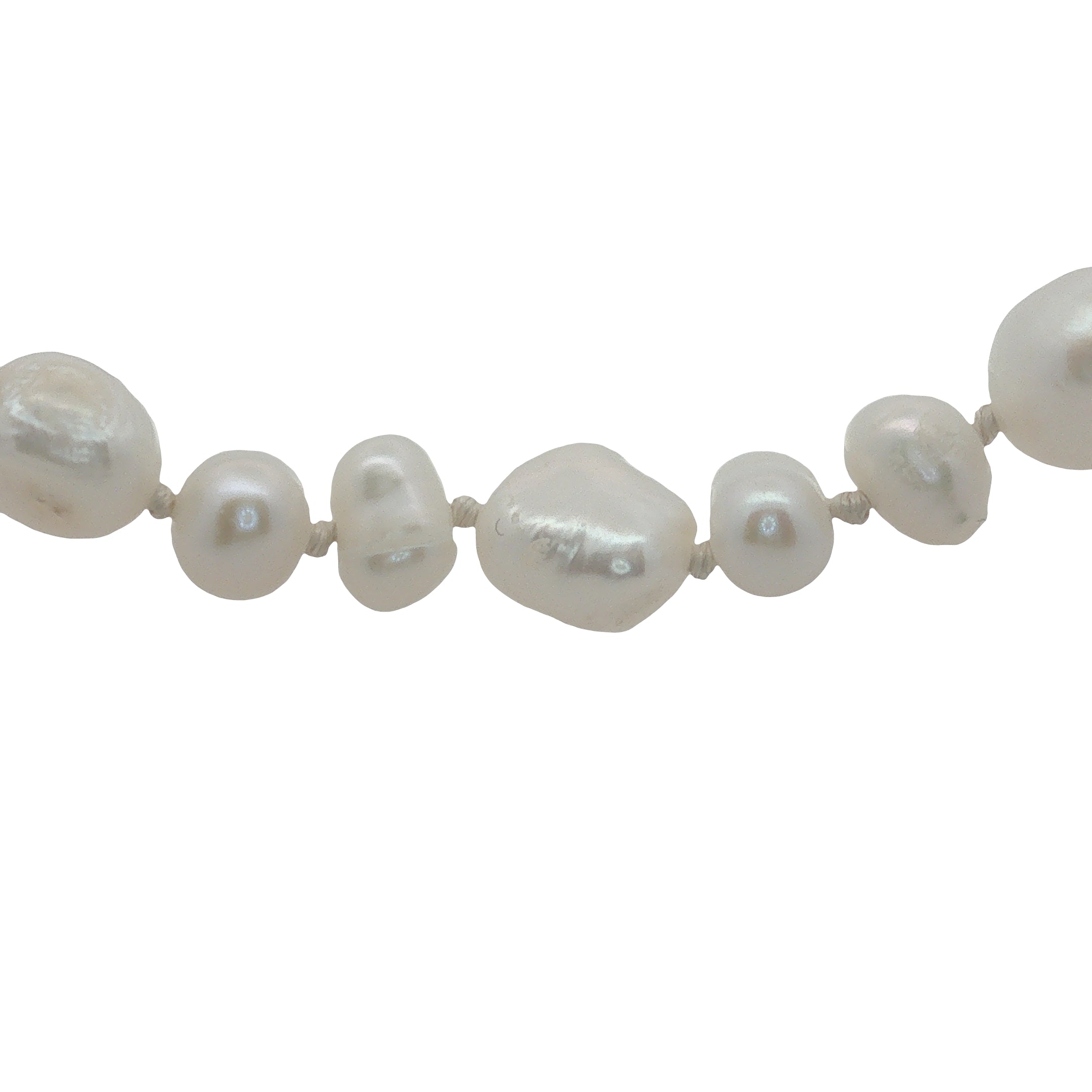 Collier doré perles de culture de différentes tailles avec noeuds blancs 60 cm