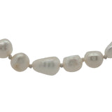 Collier doré perles de culture de différentes tailles avec noeuds blancs 50 cm