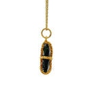 Collier doré onyx noire dans une cage dorée 42 cm