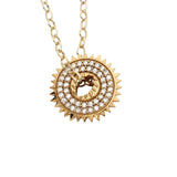 Collier doré médaillon dentelé oeil zircons 42 cm