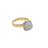 Bague dorée pierre de lune ronde en cabochon