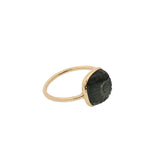 Bague dorée fleur gravée dans la labradorite