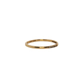 Bague dorée fine et zircons