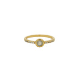 Bague dorée pierre de lune ronde et zircons blancs
