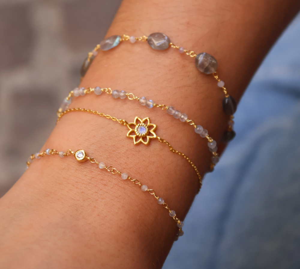 Golden bracelet with oval stones and small stones