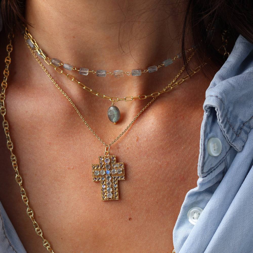 Gold choker with rectangular stones
