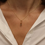 Collier doré pierre naturelle et couronnes dorées