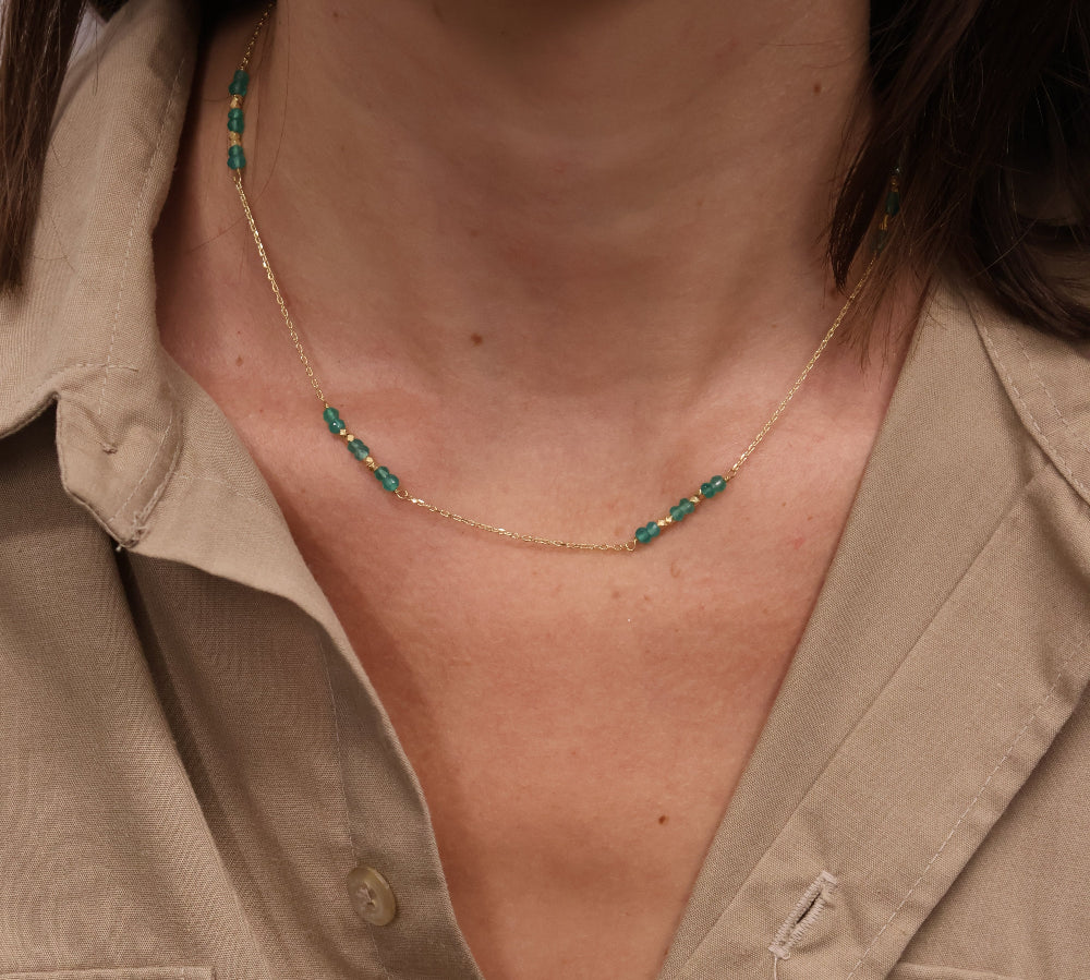 Gold necklace with cultured stones and gold pearls