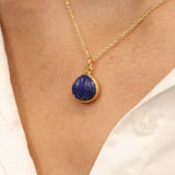 Collier doré coquillage pierre naturelle
