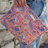 Grande pochette de voyage orange & fleurs bleues