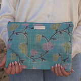 Grande pochette kantha turquoise & fleurs