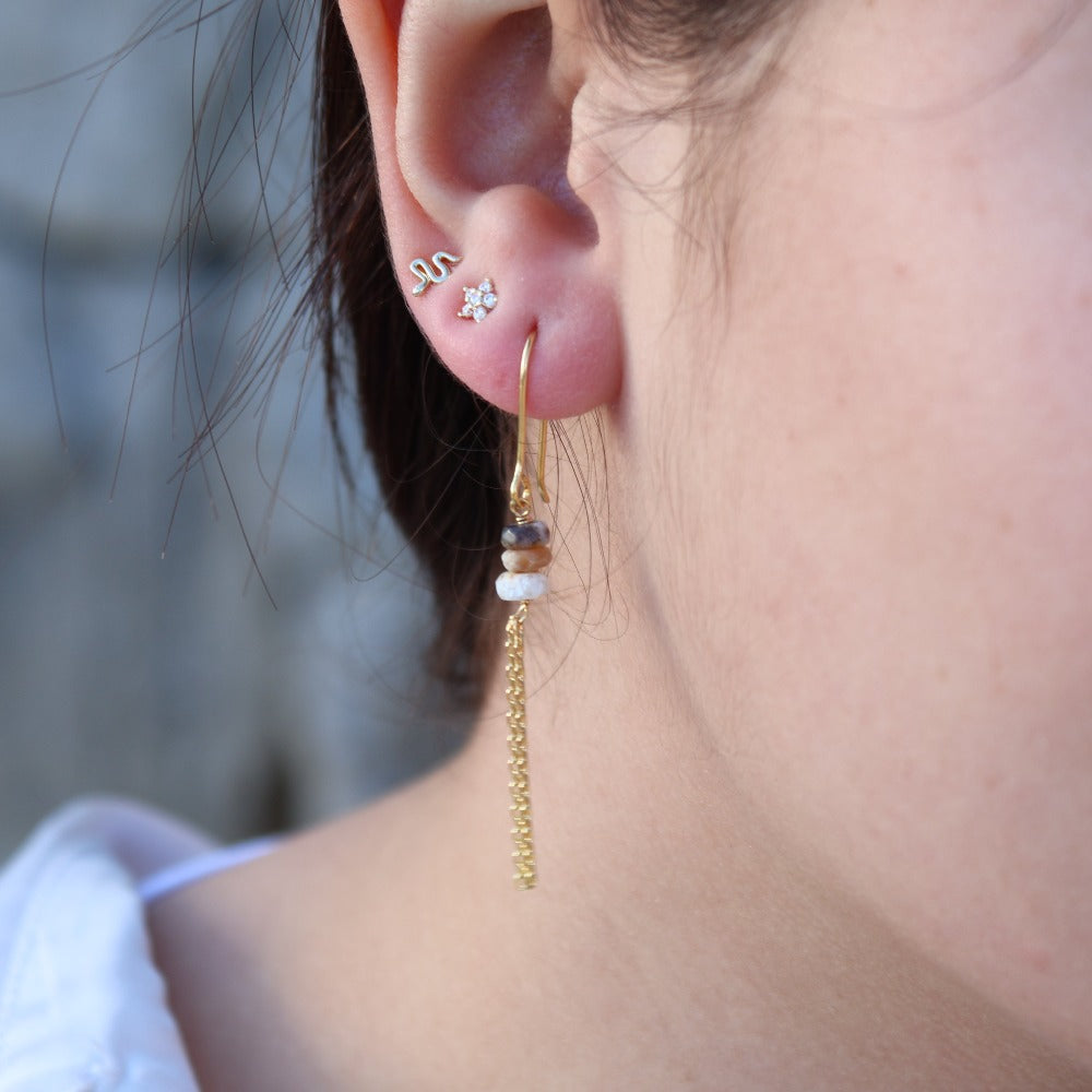 Golden earrings with 3 stones and chains