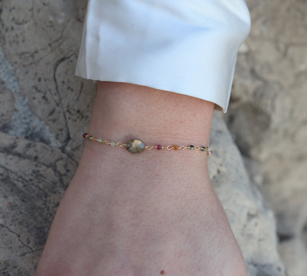 Golden bracelet with faceted stones and small stones