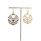 Boucles d'oreilles dorées ajourées feuilles texturées