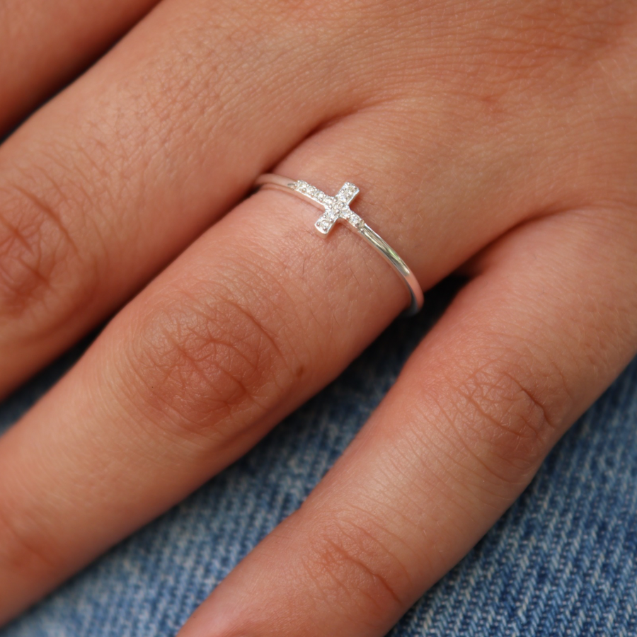 Bague croix et zircons blancs