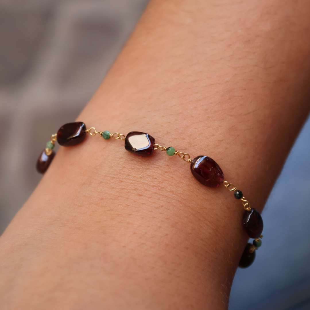 Golden bracelet with oval stones and small stones