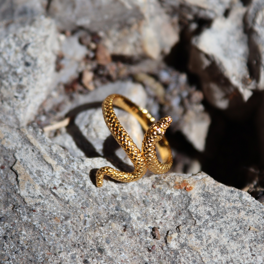 Bague dorée serpent