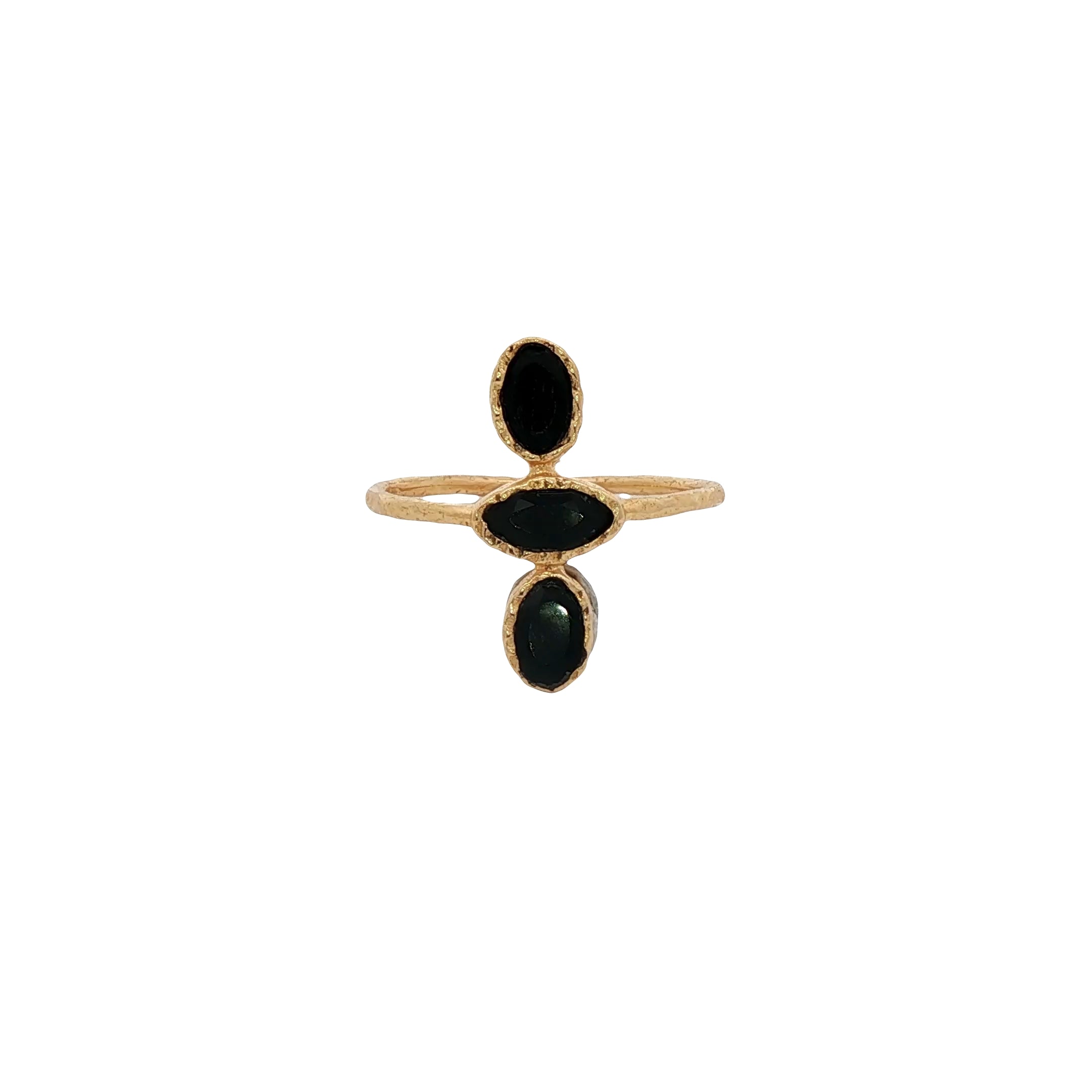 Bague dorée martelée trio de pierres