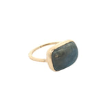 Bague dorée et pierre