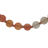 Collier doré perles orange et blanches alternées à des noeuds orange 64 cm