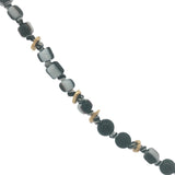 Collier doré perles noires et blanches, disques dorés et noeuds noirs 60 cm