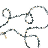 Collier doré perles noires et blanches, disques dorés et noeuds noirs 60 cm