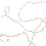 Collier doré avec coquillages blancs et perles de culture 75 cm