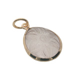 Charms doré quartz rose cerclé de doré avec fleur gravée