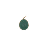 Charms doré onyx verte cerclée de doré avec fleur gravée