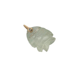Charms doré poisson taillé dans la prehnite avec zircons