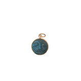 Charms médaille dorée avec visage taillé dans labradorite