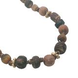 Collier doré perles en bois, couronnes dorées et noeuds marrons 64 cm
