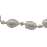 Collier doré alternance petites et grandes perles de culture avec noeuds blancs 60 cm