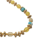 Collier doré perles jaunes, turquoises, couronnes dorées et noeuds jaunes 42 cm