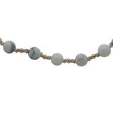 Collier doré perles blanches marbrées et perles dorées 42 cm
