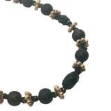 Collier doré perles noires, couronnes dorées et noeuds noirs 42 cm