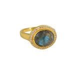 Bague dorée pierre ovale facettée et zircons