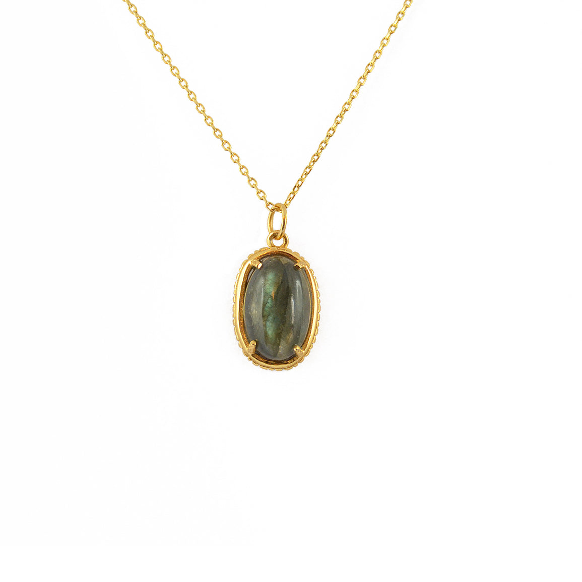Collier doré scarabée pierre bombée